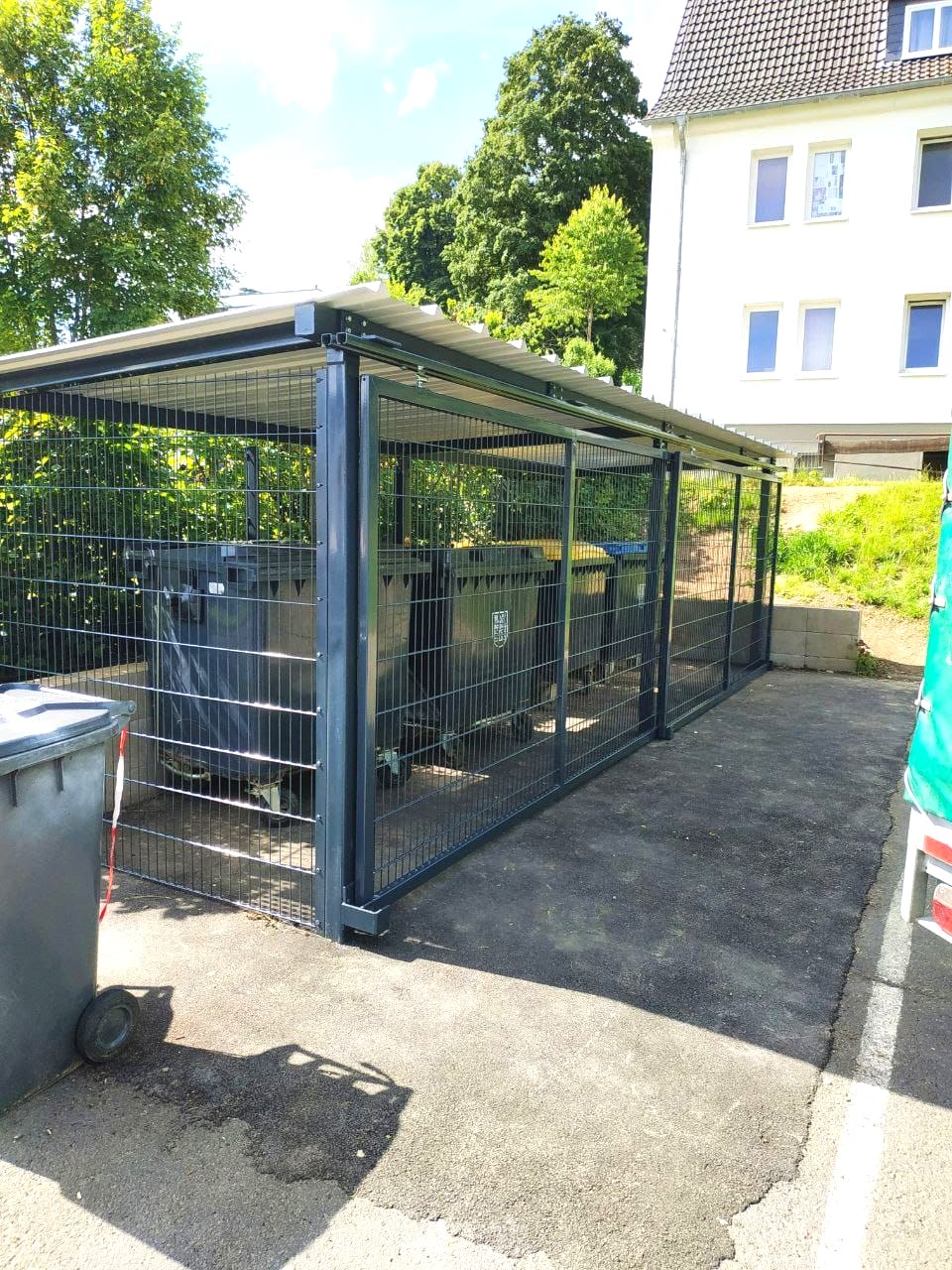 Mülltonnenunterstand aus Doppelstabmatten